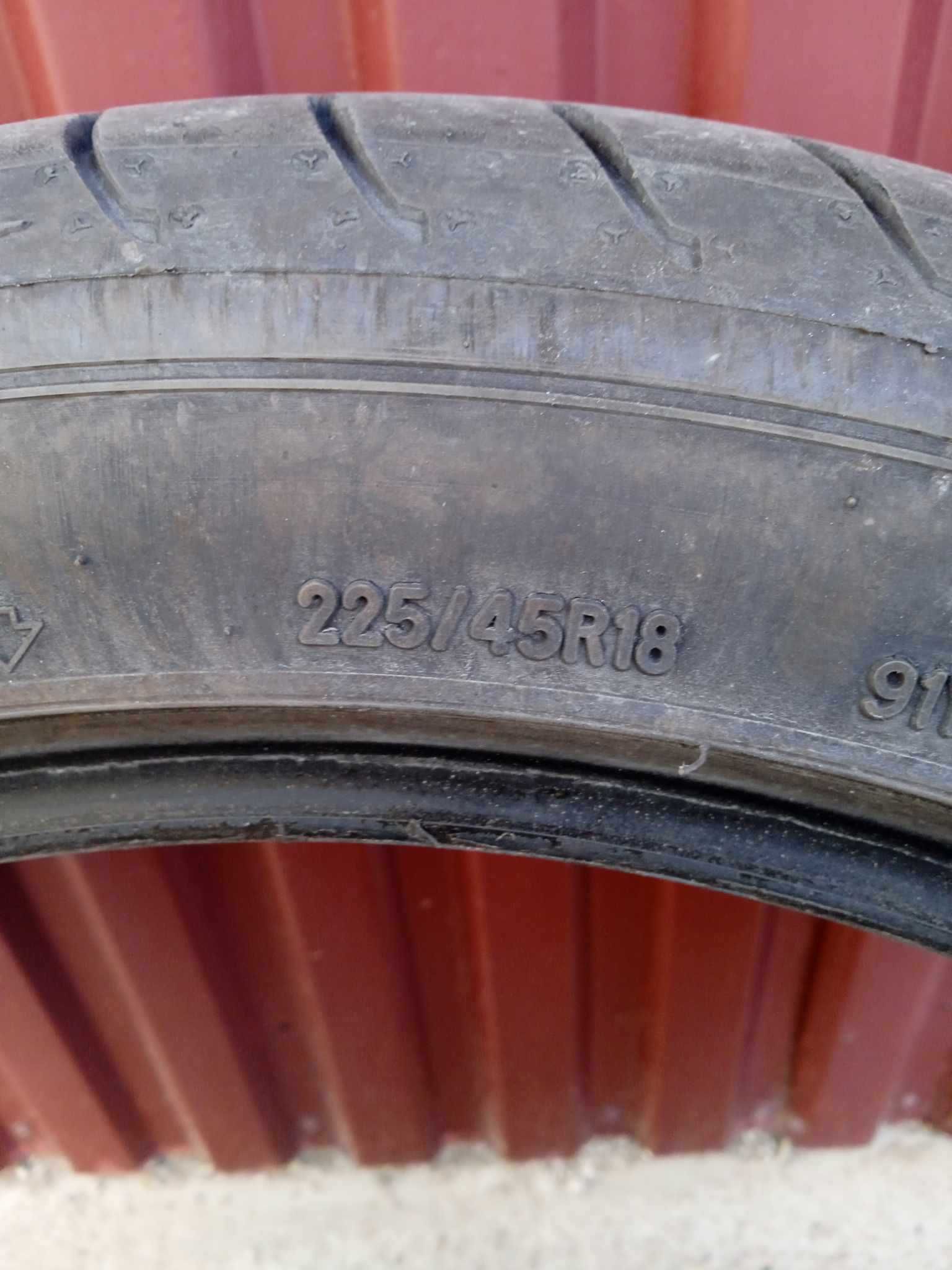 Opona 225/45 R18