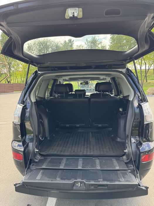 Продаю Mitsubishi Outlander