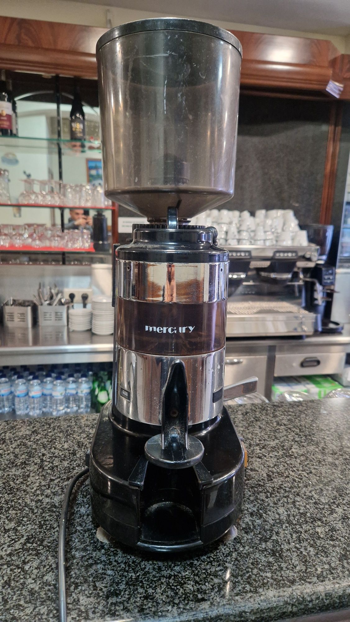 Maquina industria expressol de café Fiamma e Moinho Mercúriy industria