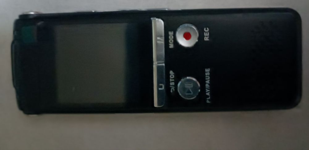 Диктофон ( в комплекте)