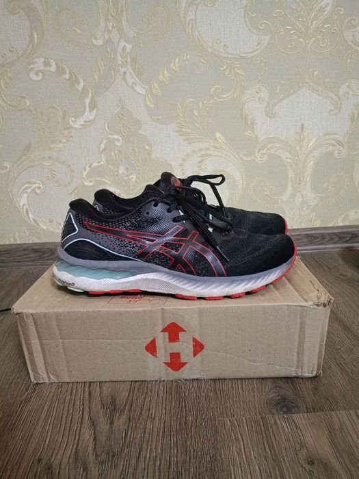 Кросівки Asics Gel-Nimbus 23. Розмір: 42.