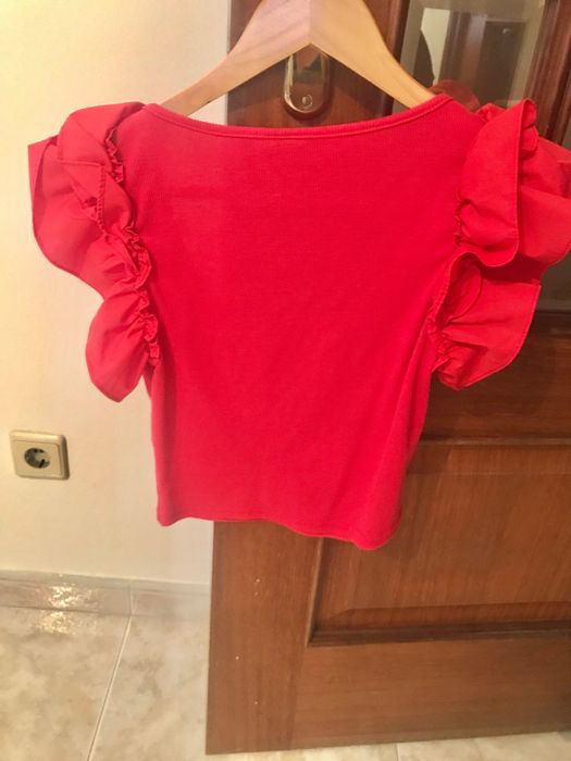 Blusa justa com folho