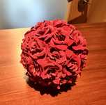 Bola de flores de rosas vermelhas