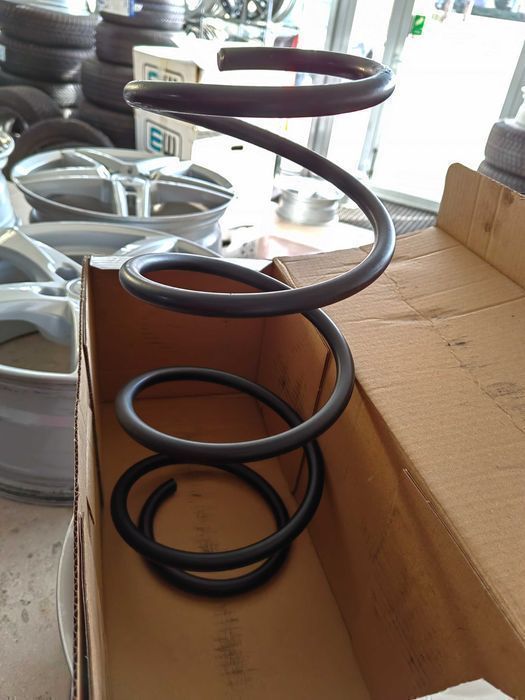 SPRĘŻYNA ZAWIESZENIA przednia Volvo S40 1,8 / 2,0 / 1,9D / V40 1,8 /