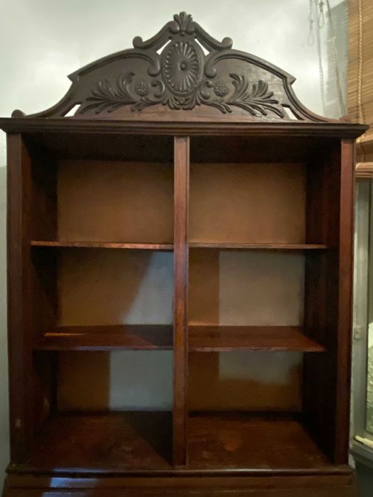 Belo Móvel para livros etc /Armário/Antiguidade/de Africa. Castanho