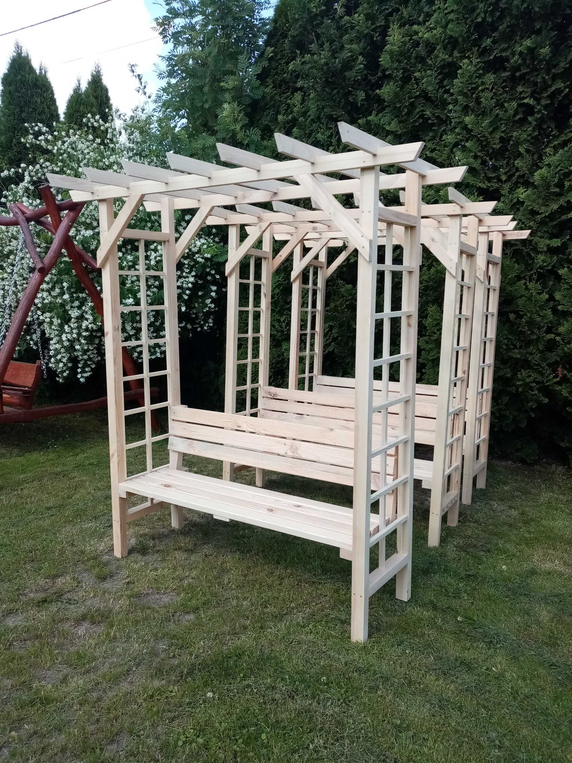 Pergola drewniana z ławką