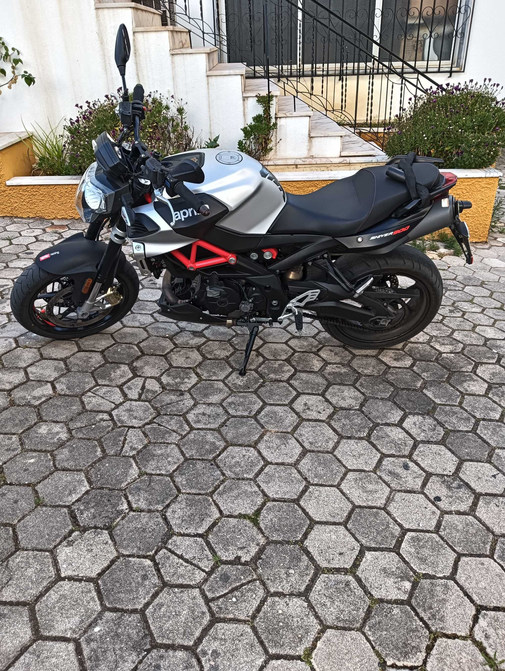 Vende-se Aprilia shiver 900