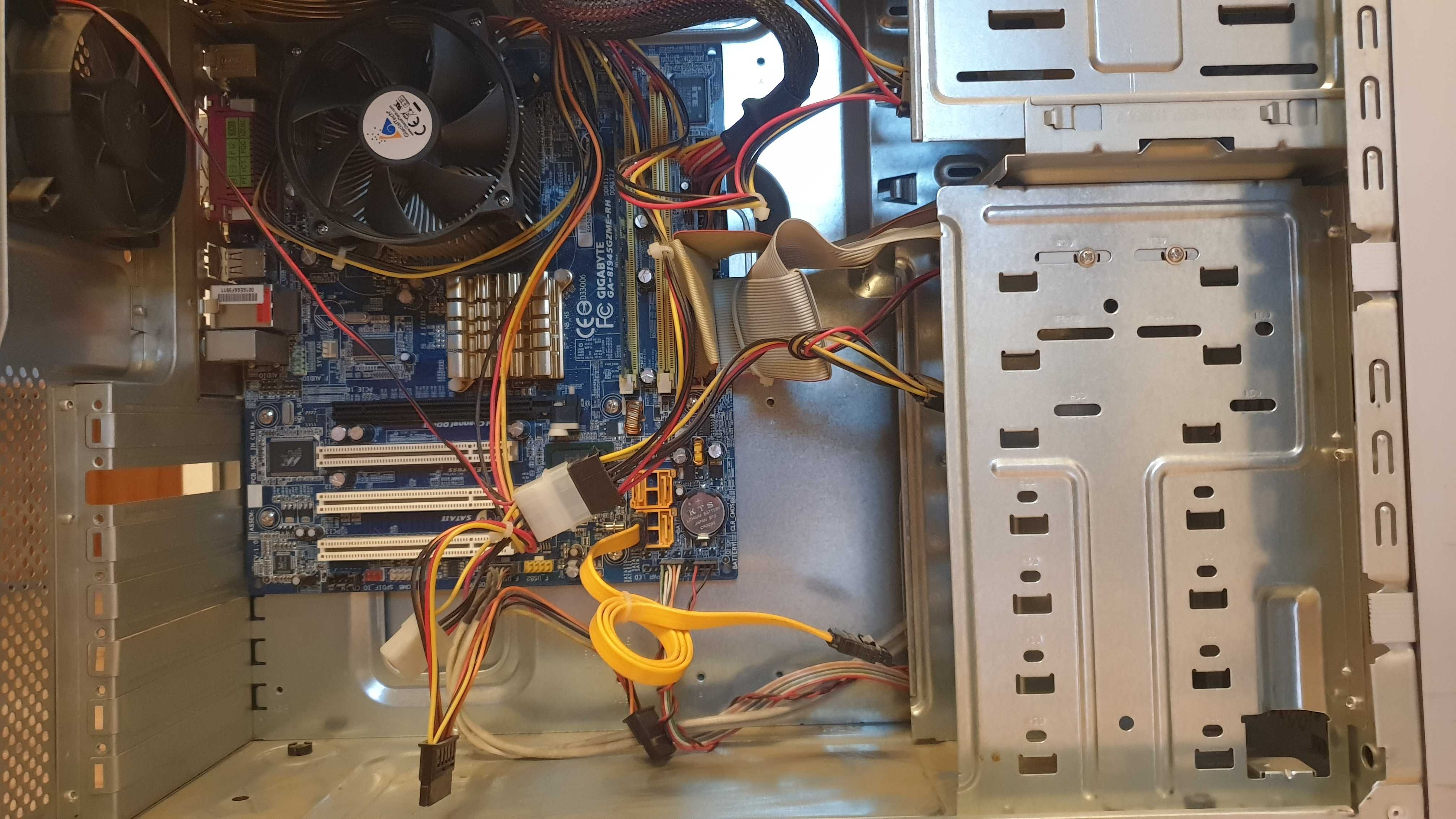 Stary komputer stacjonarny PC Qoltec 425W + Procek Intel + RAM 512MB