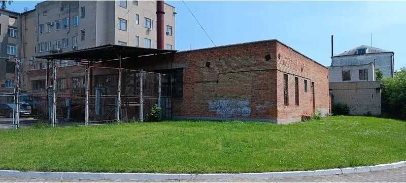 Виробничий будинок загальною площею 240,3 кв.м.