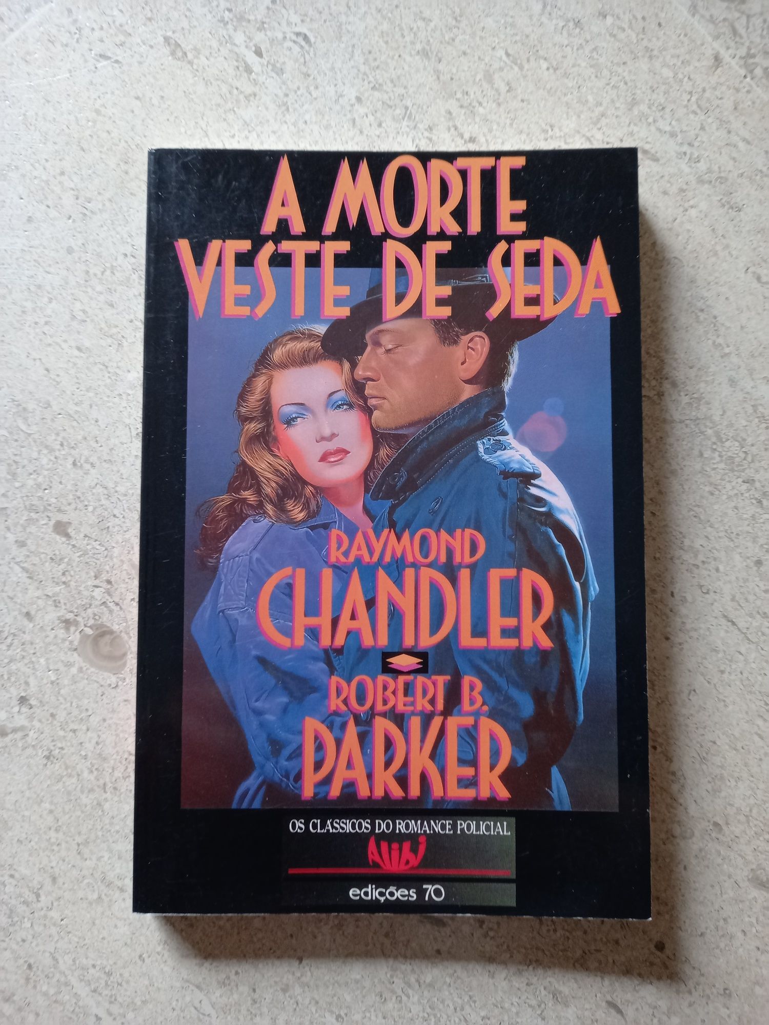 A morte veste de seda, Raymond Chandler e Robert B. Parker