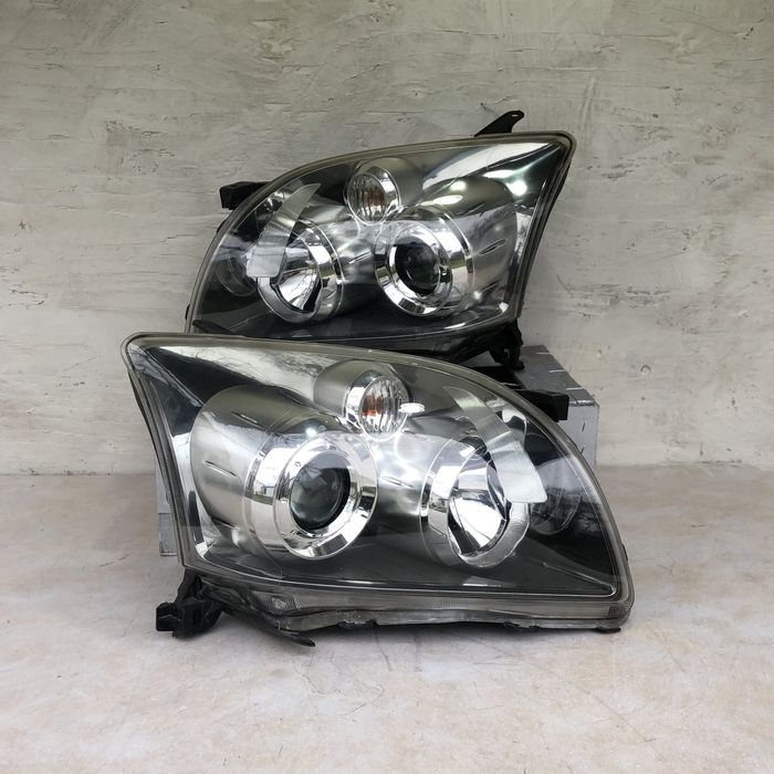 Фара Ліва Права Toyota Avensis T25 Koito ціна за 1 шт