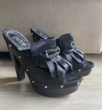 Sandalias pretas altas