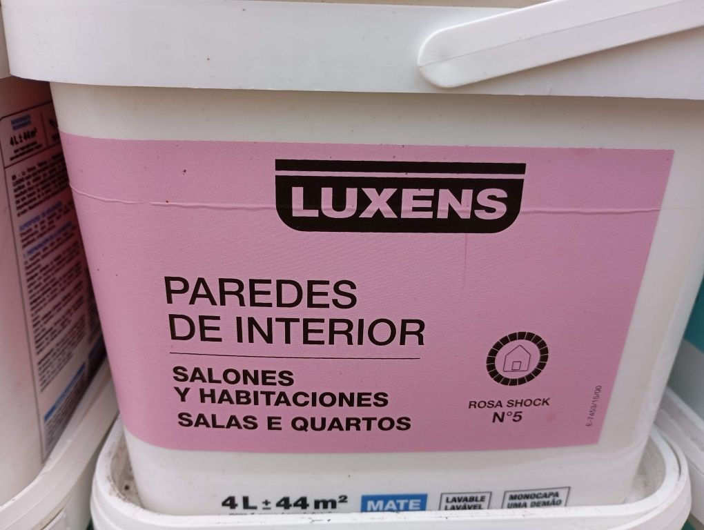 Tinta 3€ cada lata de 4 litros
