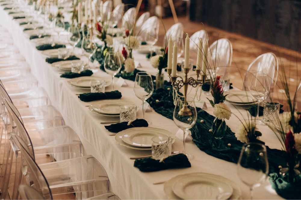 Скатертина молочно-біла