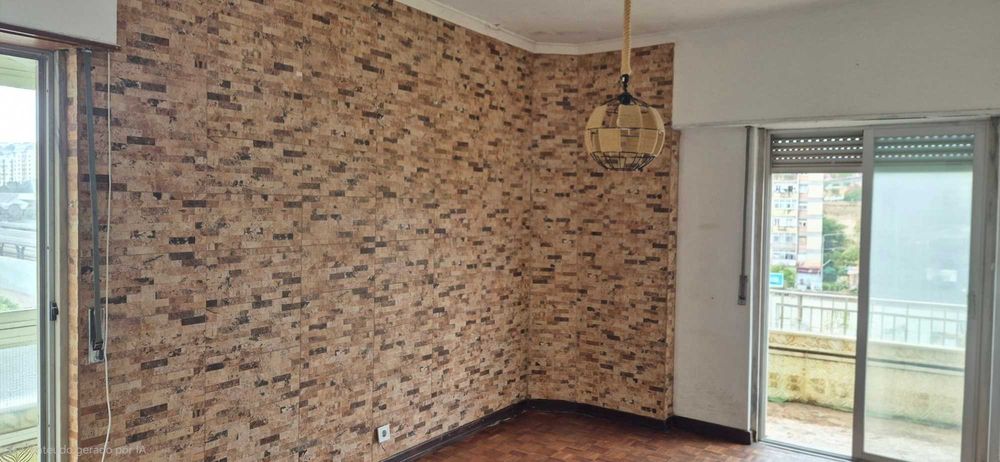 Vende-se T2 no Cacém junto á estação de comboios.