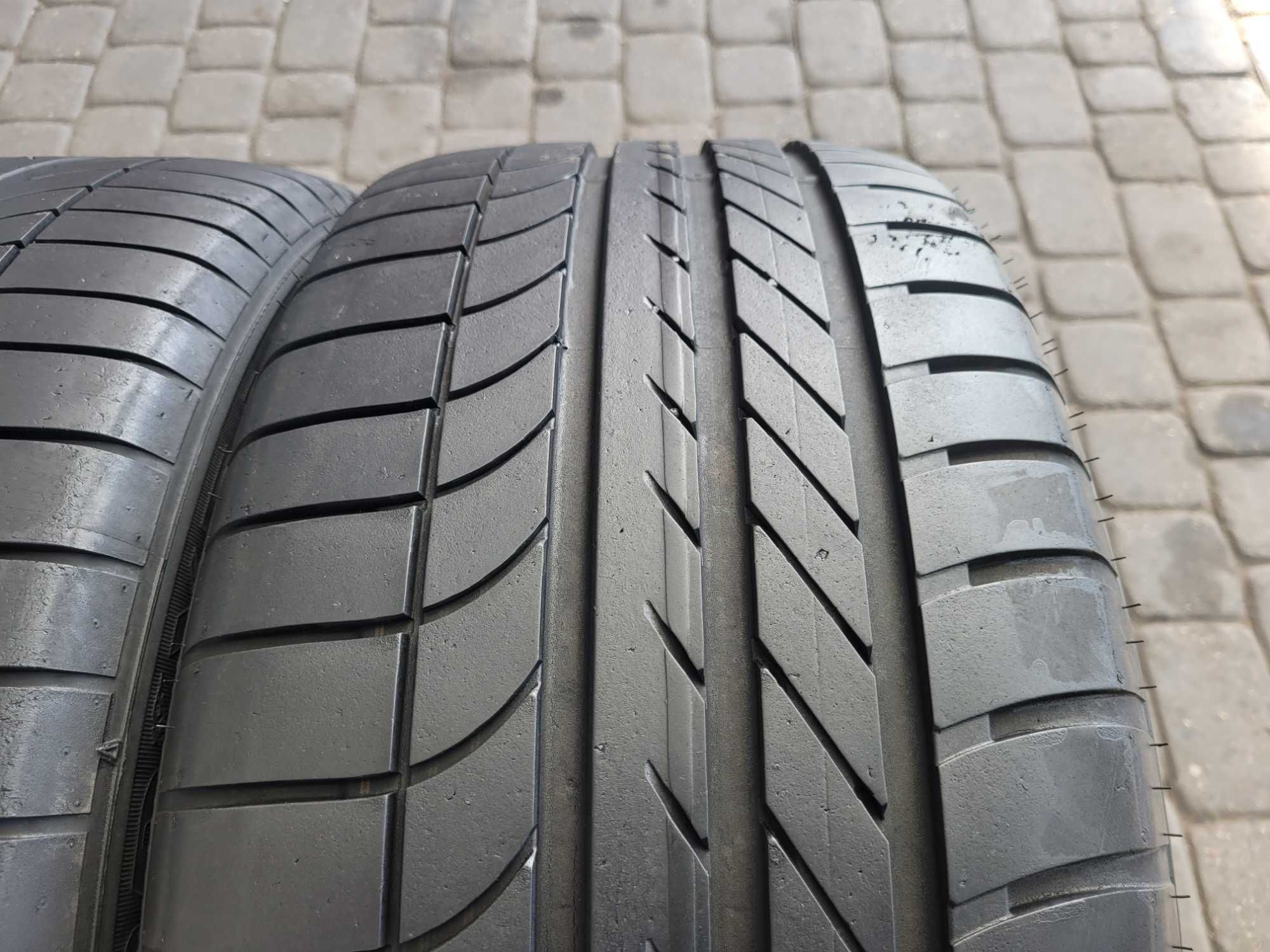 255 / 40   R   19   Goodyear