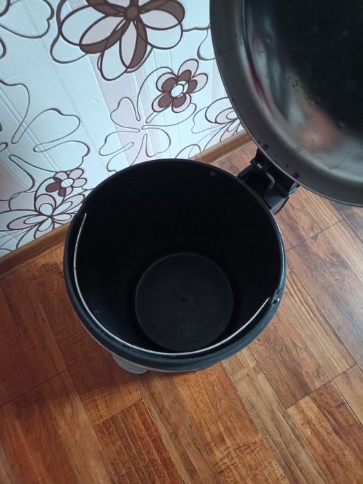 Сміттєвий бак в гарному стані