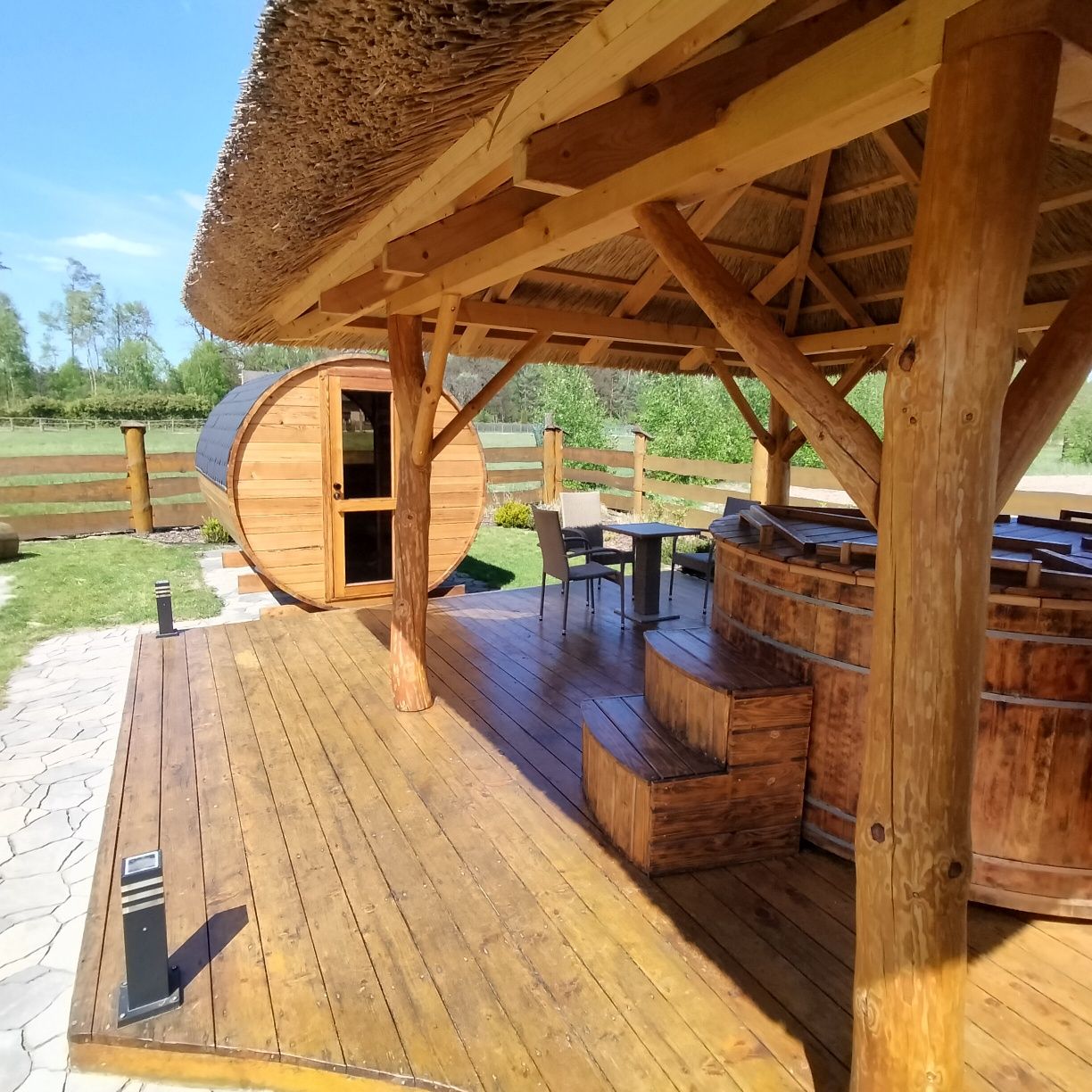 Drewniany Domek z Jacuzzi i Sauną w środku lasu na wyłączność