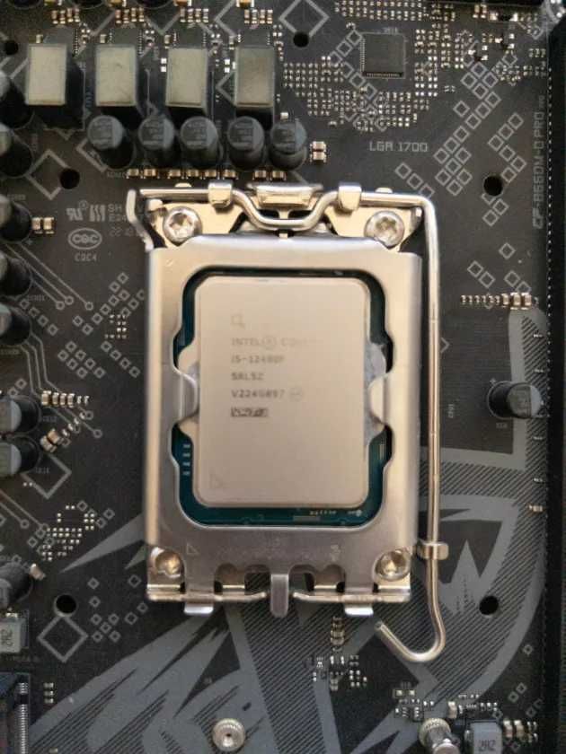 Процесор i5-12400F