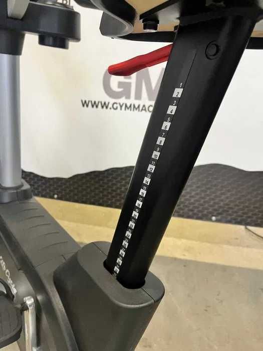 Rower Pionowy Life fitness Integrity console X POWYSTAWOWY, JAK NOWY!