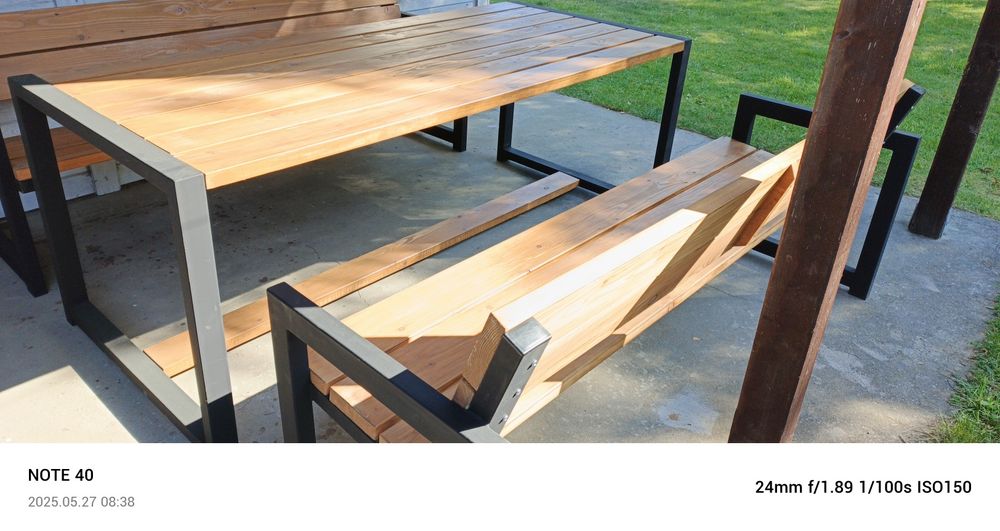 Zestaw mebli ogrodowych ławki i stół