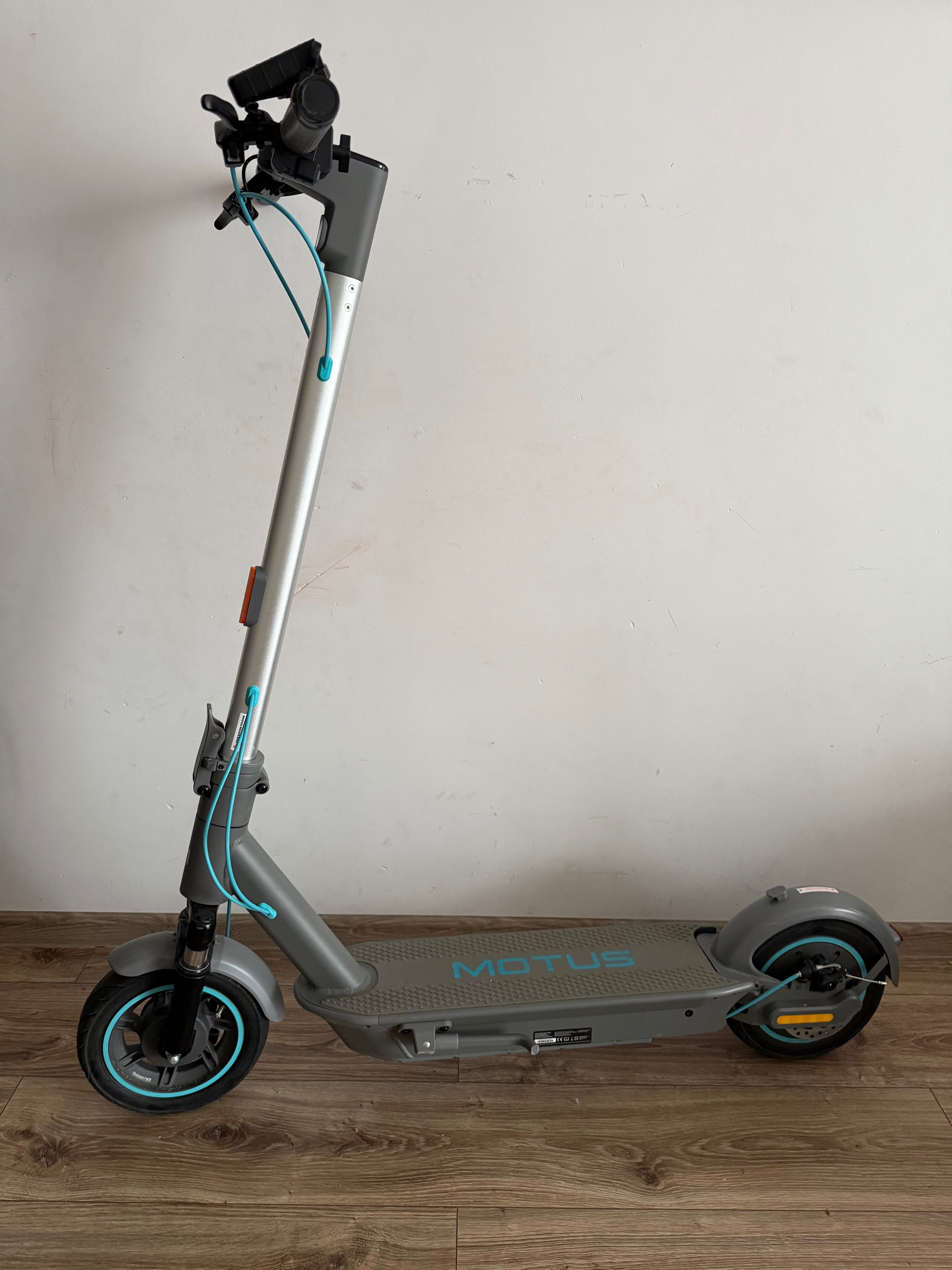 Motus Scooty 10 Plus 2024