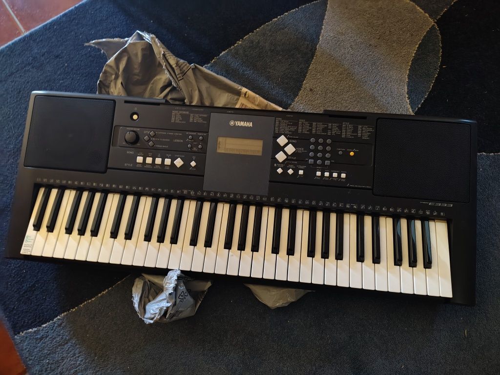 Yamaha PSR e333 piano