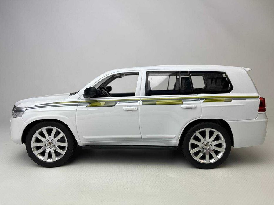 Дитяча радіокерована машинка Toyota на пульті іграшковий джип Крузак