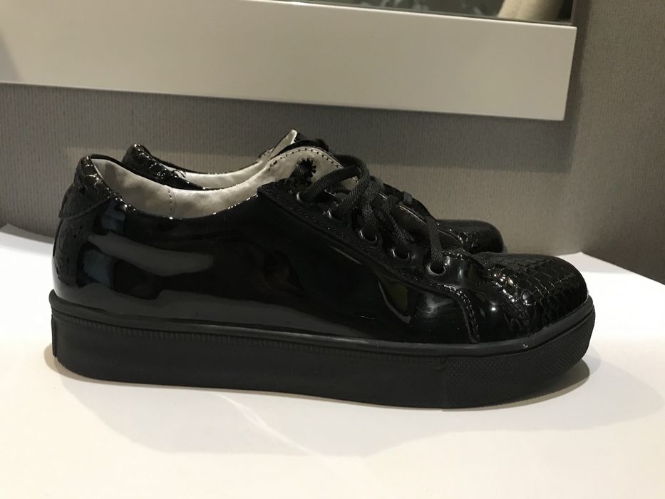 Шкільні туфлі (школьные туфли) шкіра!!! лакові з шнурівкою 32 р