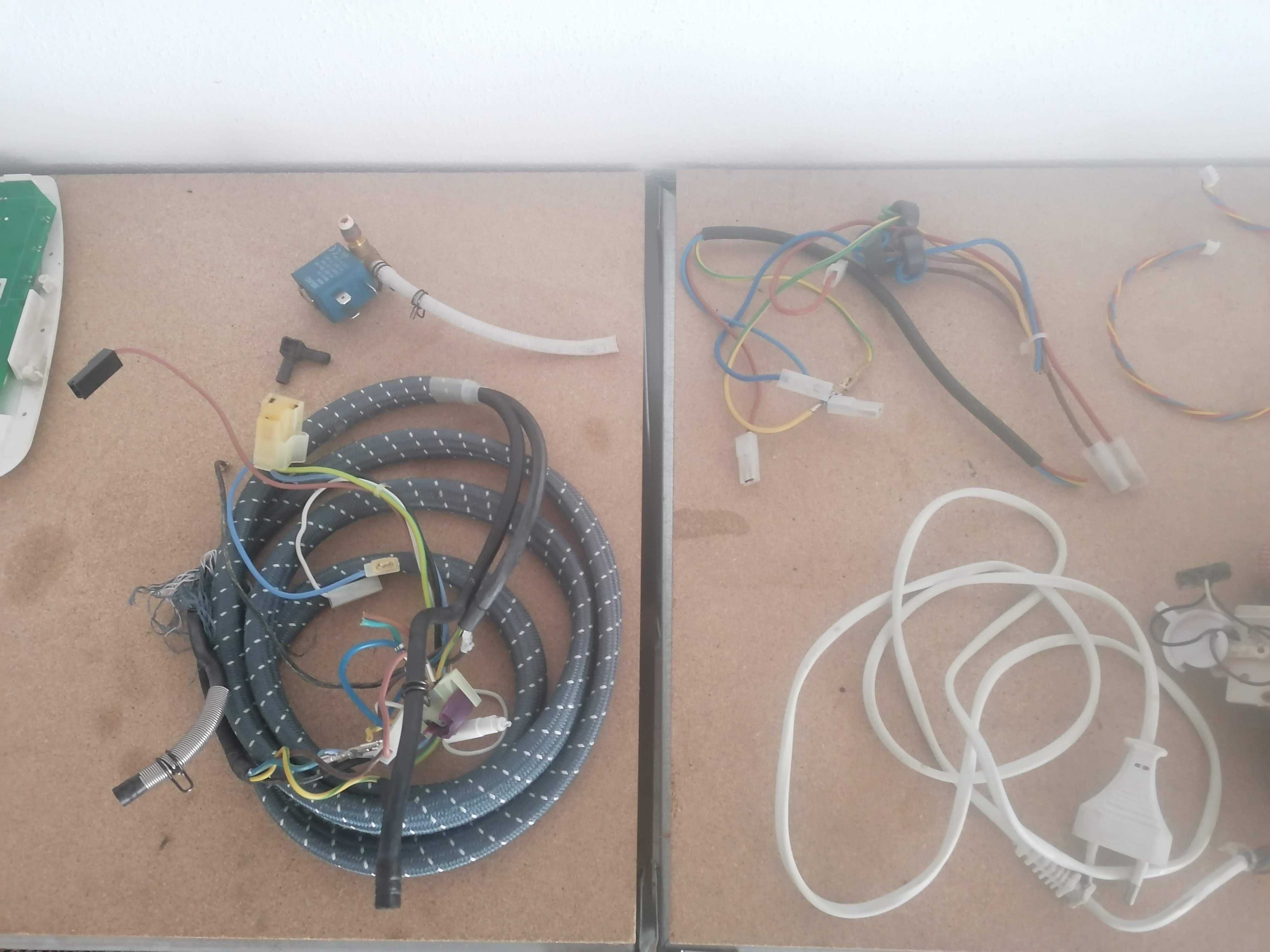 Peças eléctricas, electrónicas e mecânicas
