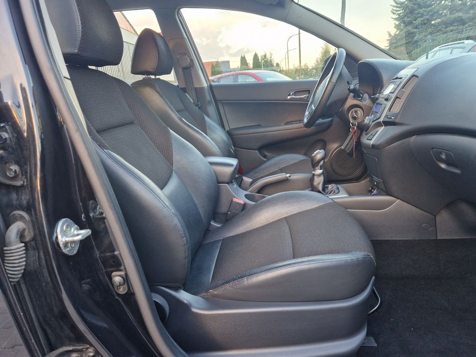 Hyundai i30 2012 rok bogate wyposażenie niski przebieg bdb stan