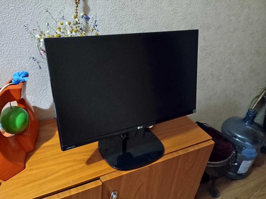 Монітор LG 23MP67HQ - P. 23 дюйма Full HD 1920x1080 у чудовому стані