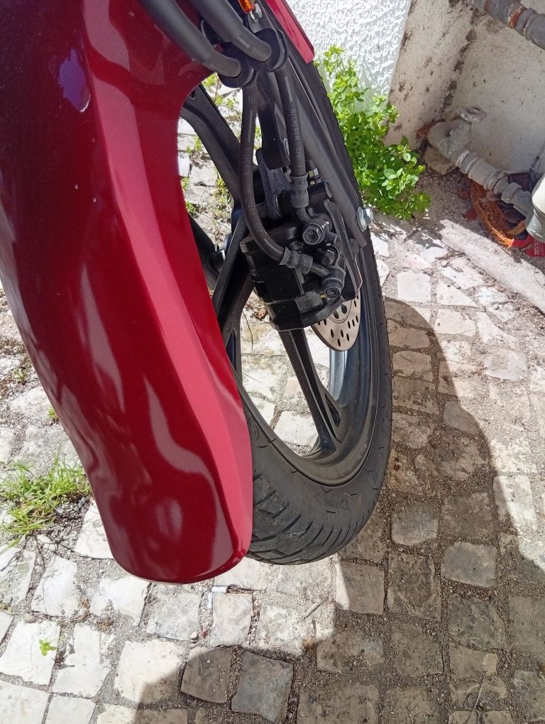 Honda CBF 125 Vermelha