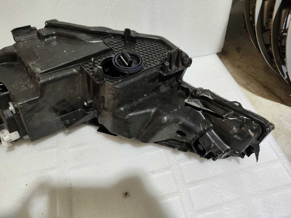 Lampa prawa przód przednia reflektor Toyota CHR CH-R 16- OE EU