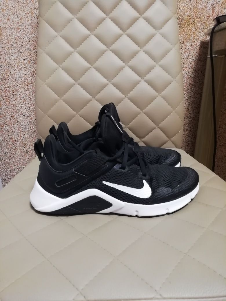 NIKE LEGEND Essential. Оригінал