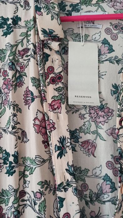Nowa długa sukienka w kwiaty Reserved