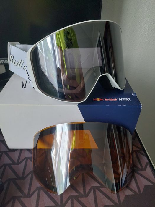 Óculos RedBull novos