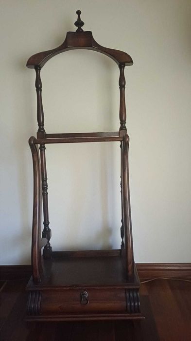 Mobiliário de quarto casal de estilo (completo)