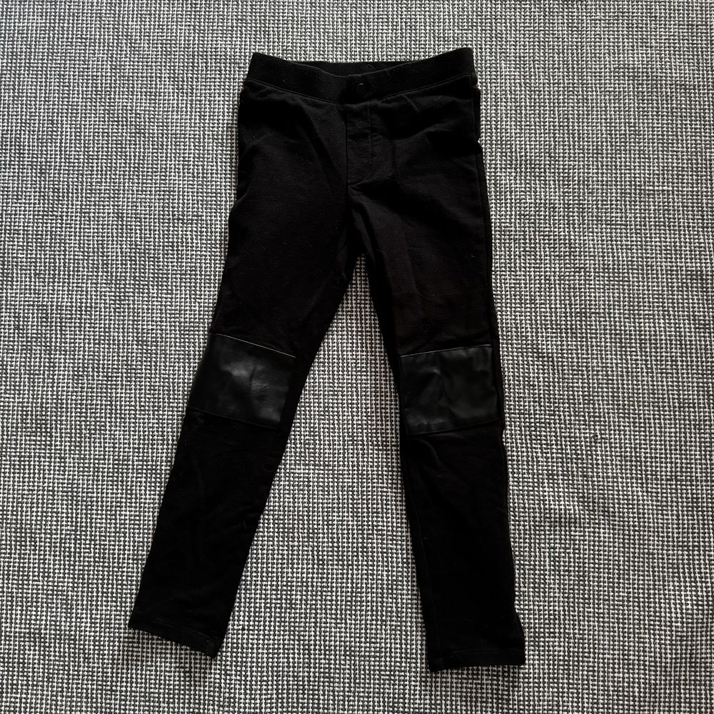 Legginsy HM z akcentem na kolanach EUR 116