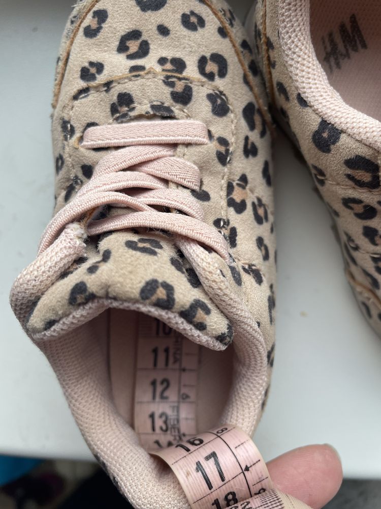 Кросівки на дівчинку Nike ,H&M леопардовий принт