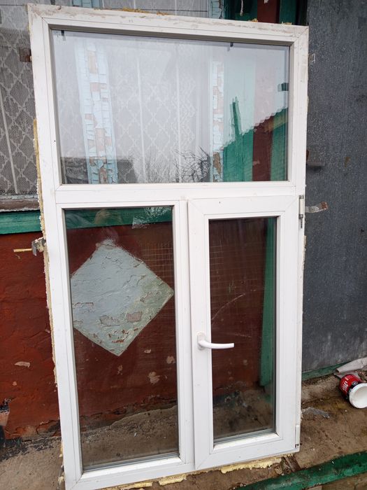 Продам окно ПВХ б.у. в хорошем состоянии.Размер 1070*1180. Два стекла.