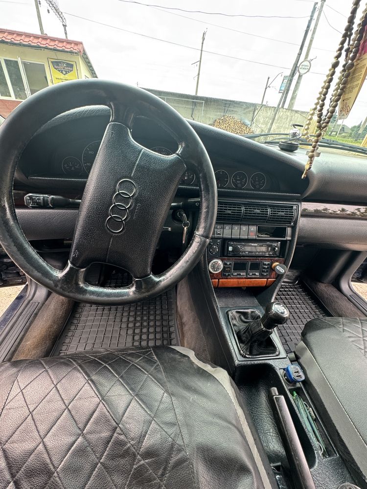 Автомобіль audi a4