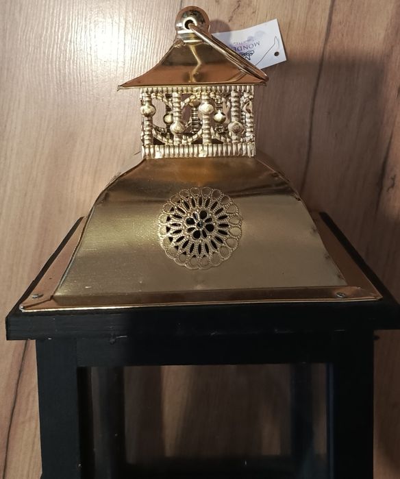 Lampion wzorowany na starych lampach.