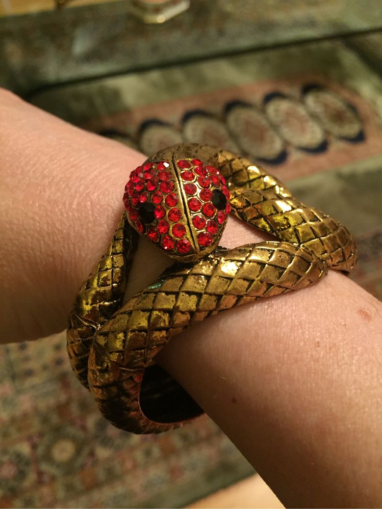 Pulseira serpente dourada e vermelha