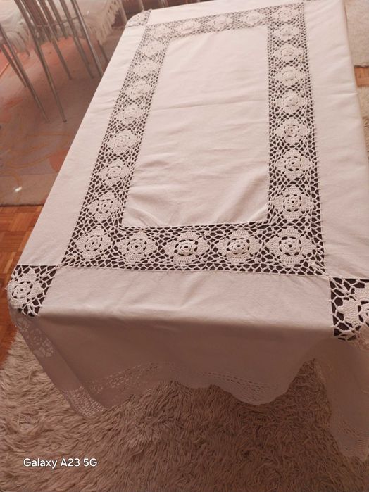 Obrus biały z wstawkami szydełkowymi nowy bawełna 133 cmx 173cm