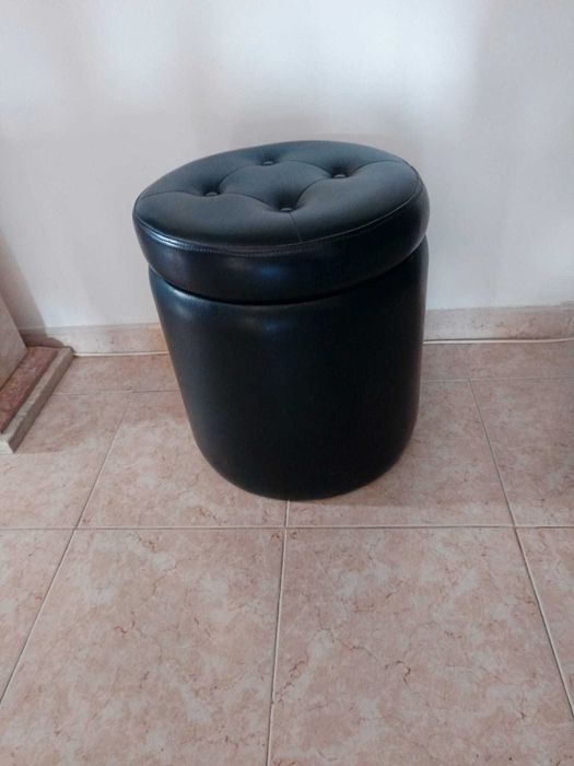 Banco Puff com Arrumação em Pele