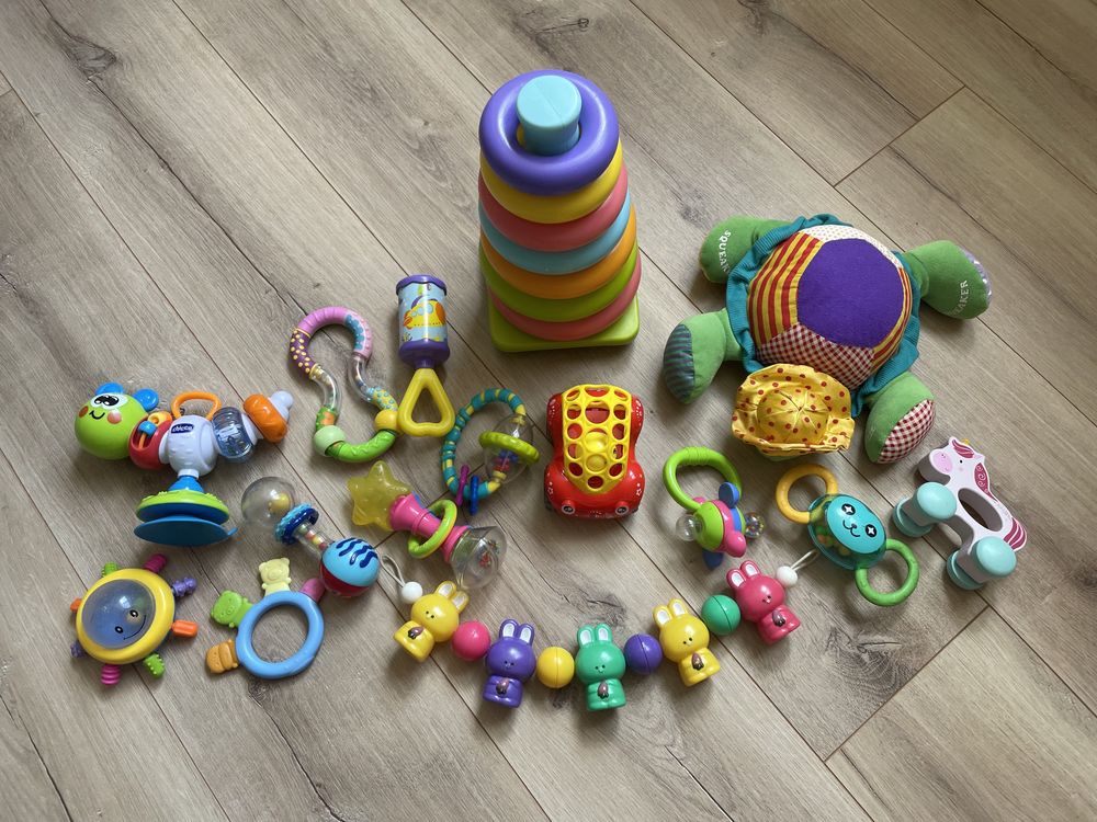 Іграшки - брязкальця, пірамідка,музична гусениця chicco,baby team і ін