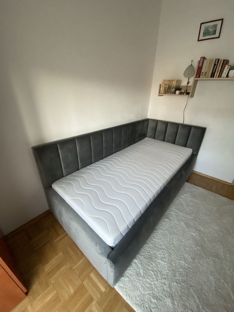 Łóżko tapicerowane jednoosobowe stan bardzo dobry  plus materac
