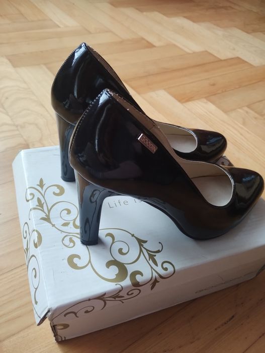 Buty damskie na obcasie