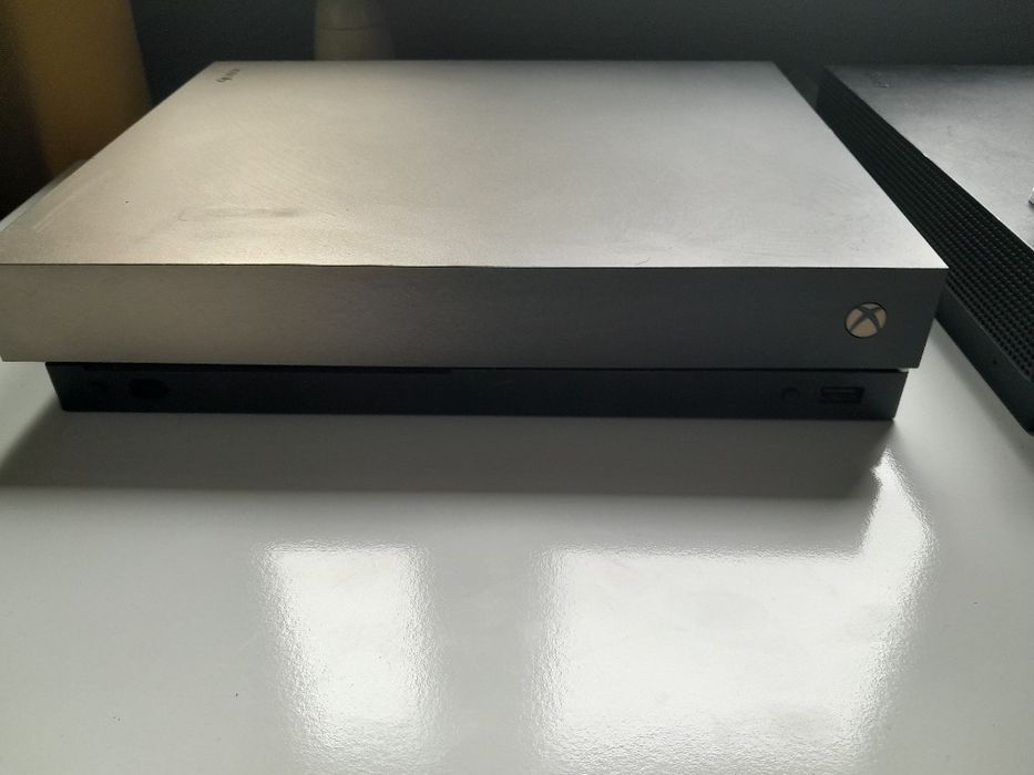 Witam sprzedam Xbox one x